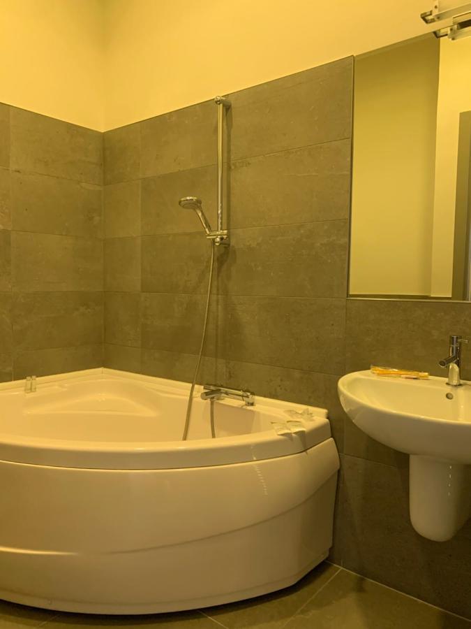 Palazzo 41 Rental Rooms San Pietro Vernotico Eksteriør bilde