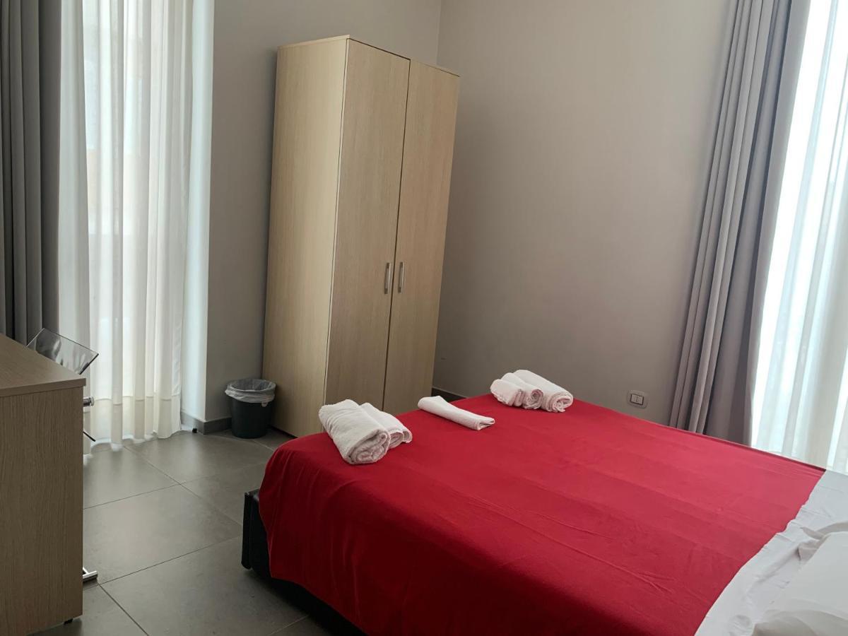 Palazzo 41 Rental Rooms San Pietro Vernotico Eksteriør bilde